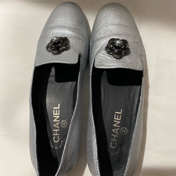 Chanel silver leather loafers - Picture 2 of 7
